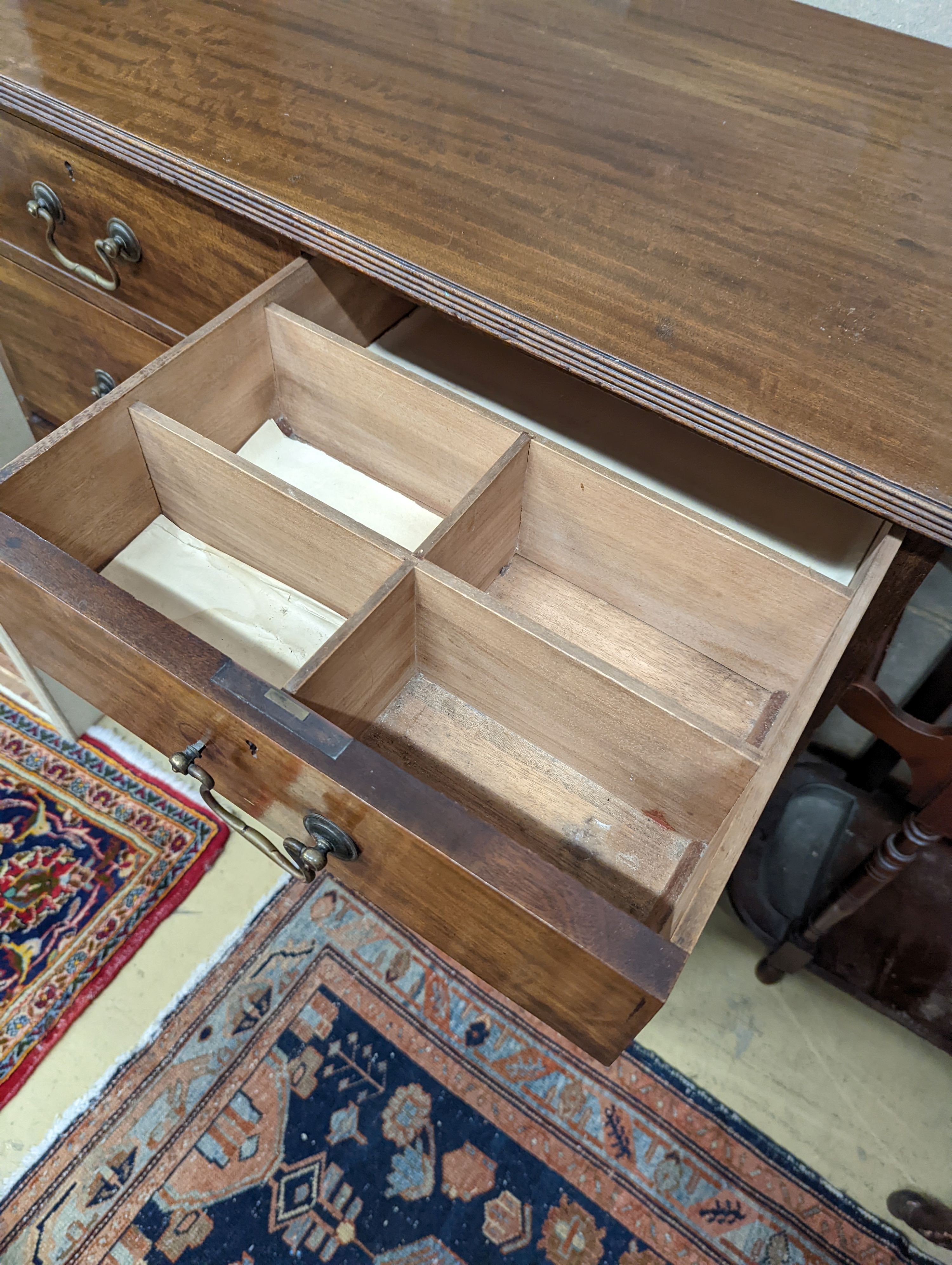 A George III mahogany chest of drawers, width 91cm, depth 52cm, height 107cm